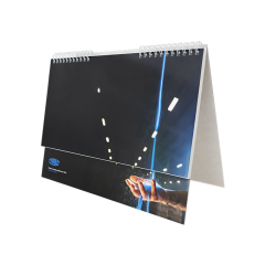 Front aufgestellter Kalender mit Deckblatt im Design Tyrolit